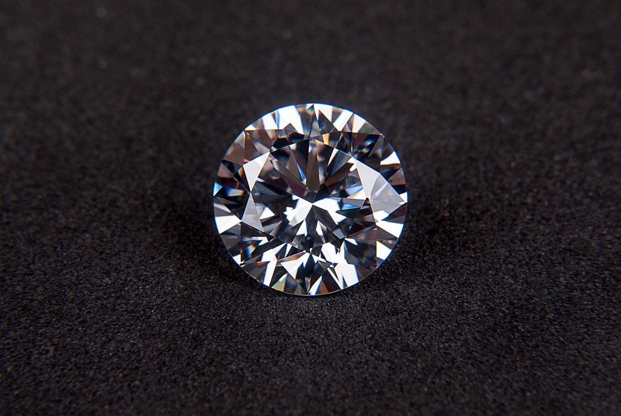 Cyrkonia a diament